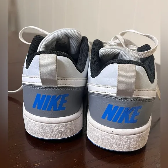 Nike Low Top Sneakers Sz 4.5 Youth Boy Girl