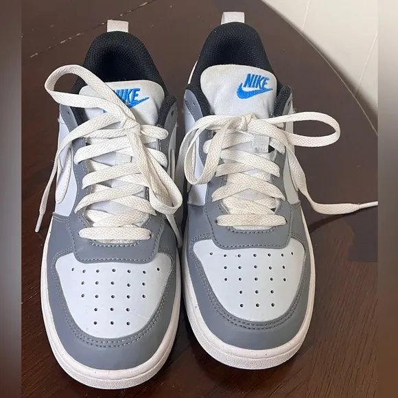 Nike Low Top Sneakers Sz 4.5 Youth Boy Girl