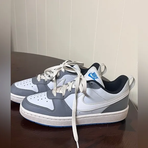 Nike Low Top Sneakers Sz 4.5 Youth Boy Girl