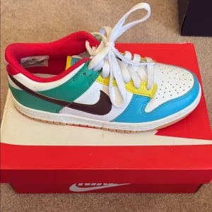 Nike Multicolor Low-Top Sneakers