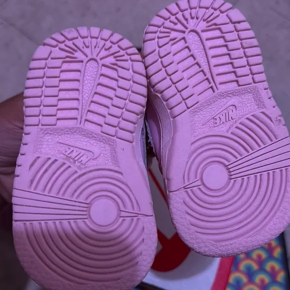 Nike Pink and White Sneakers Low-Top Style