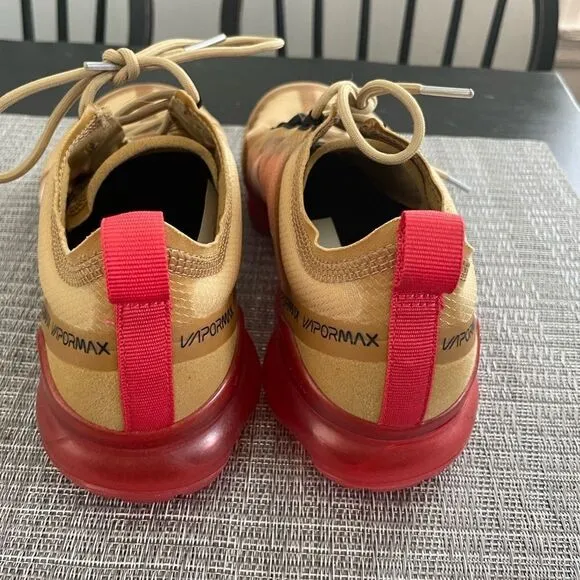 Nike vapor max red gold lace up low top men’s sneakers 7.5