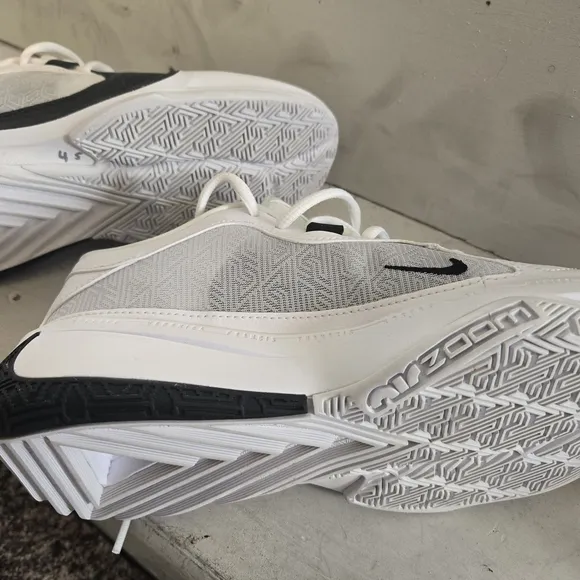 Nike White and Black Classic Sneakers