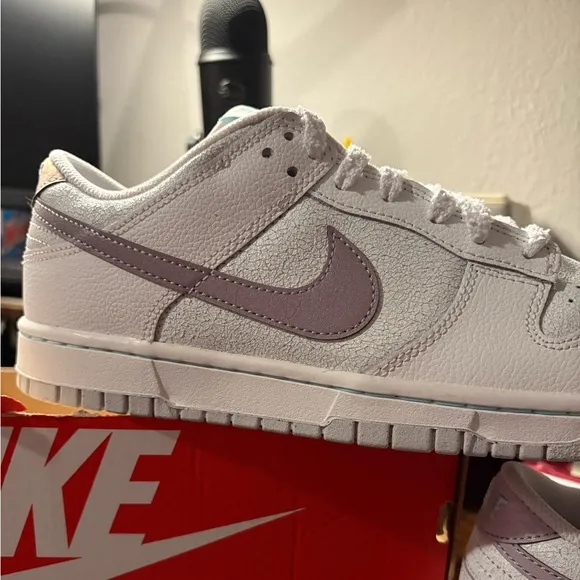 Nike White and Blue Low-Top Sneakers