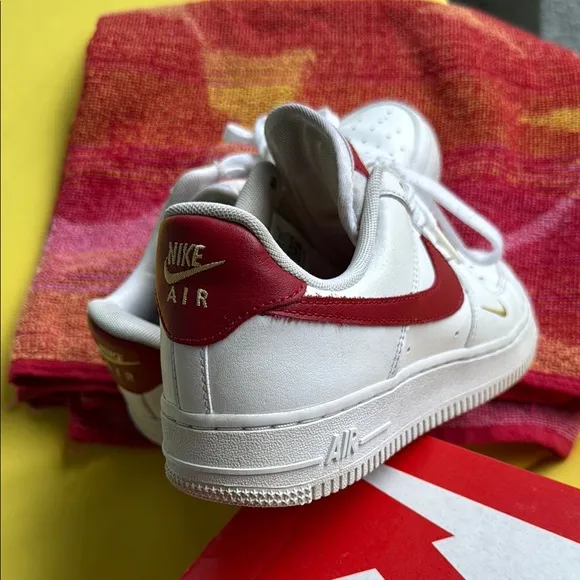 Nike White and Red Sneakers Classic Low-Top Design