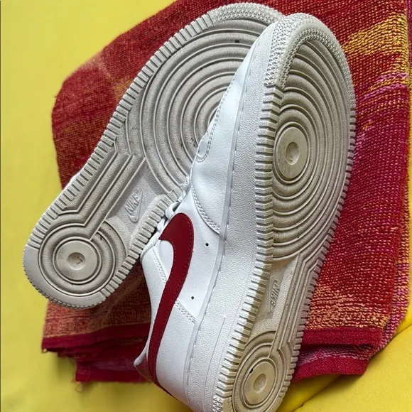 Nike White and Red Sneakers Classic Low-Top Design