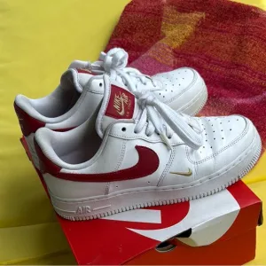 Nike White and Red Sneakers Classic Low-Top Design