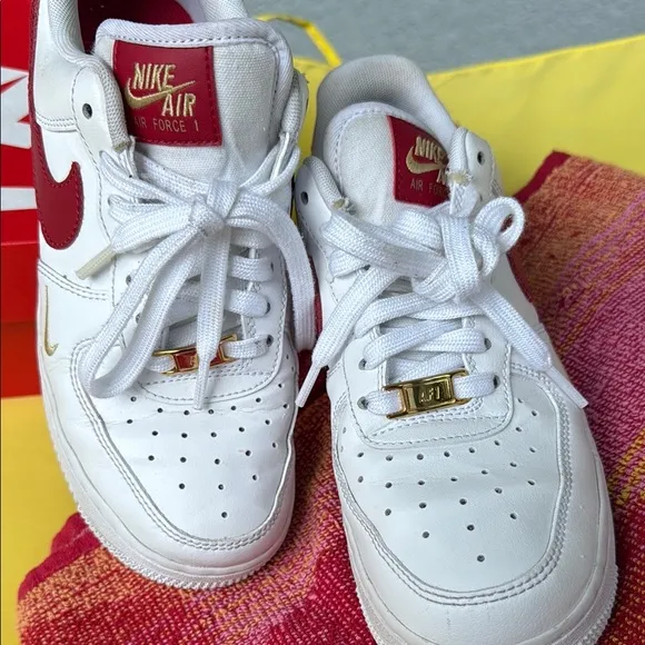 Nike White and Red Sneakers Classic Low-Top Design