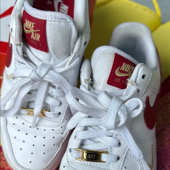 Nike White and Red Sneakers Classic Low-Top Design