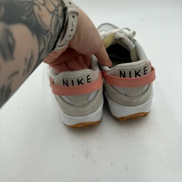 Nike Women’s 8 Waffle Debut Peach Swoosh Low Top Sneakers