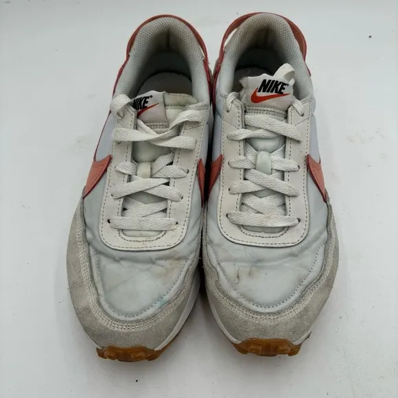 Nike Women’s 8 Waffle Debut Peach Swoosh Low Top Sneakers