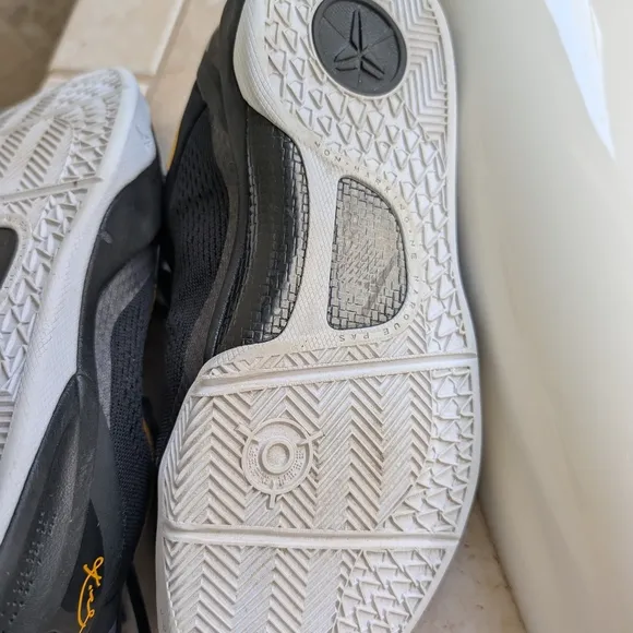 Nike Yellow and Black Low-Top Sneakers with Breathable Mesh