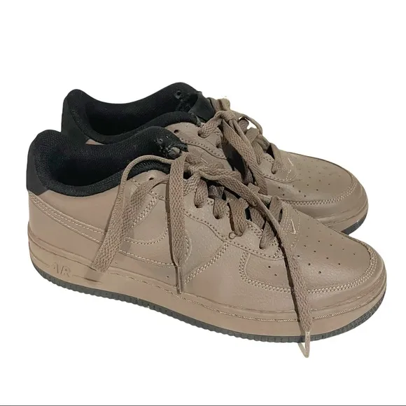 Nike Youth Boys Size 5 Air Force 1 Low Top Sneakers Mushroom Brown Black