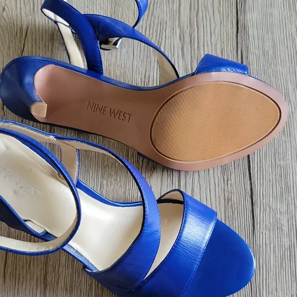 Nine West Ibist blue assymetric sandal size 8½