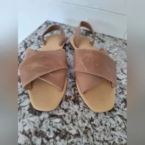 Nisolo All Day cross strap leather sandals size 8.5