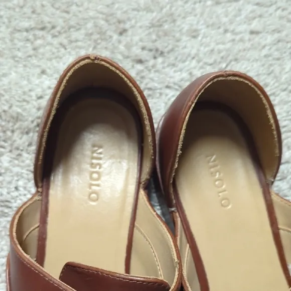 Nisolo Brown Leather Flats with Pointed Toe and V-Shaped Design