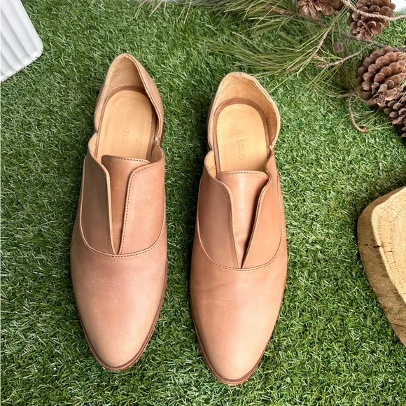 NISOLO Emma d’Orsay Oxford Almond flats size  10 women gently used 🌷