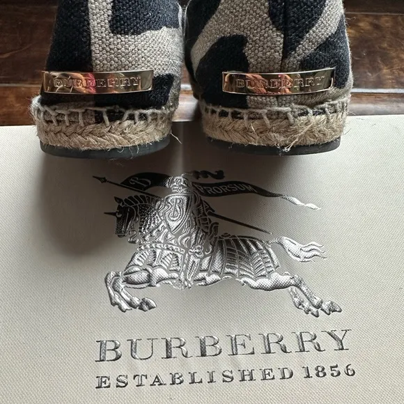 ***NWB*** Burberry Brit Canvas Printed Espadrille EU 39