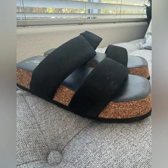 NWB- Free People Fairmont Flared Platform Sandals in Black Size 7
