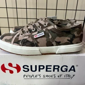 NWB Superga camouflage low top sneakers, youth US sz 2.5 / EU 34