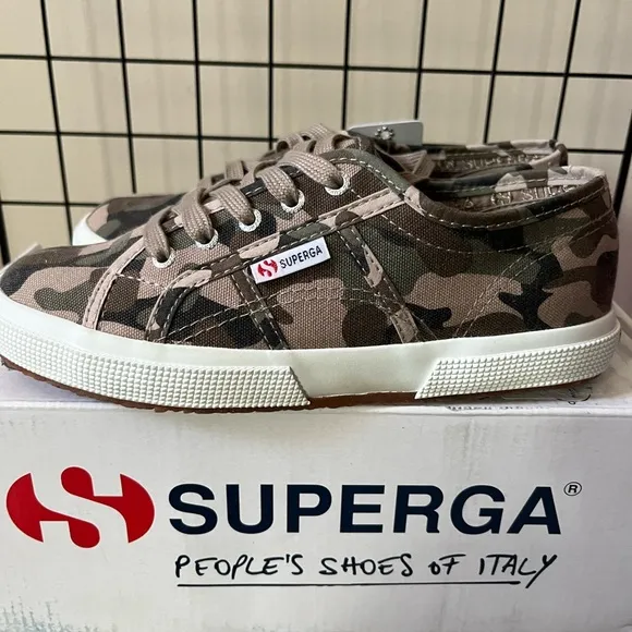 NWB Superga camouflage low top sneakers, youth US sz 2.5 / EU 34
