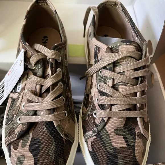 NWB Superga camouflage low top sneakers, youth US sz 2.5 / EU 34