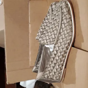Nwob $390 AGL woven loafers