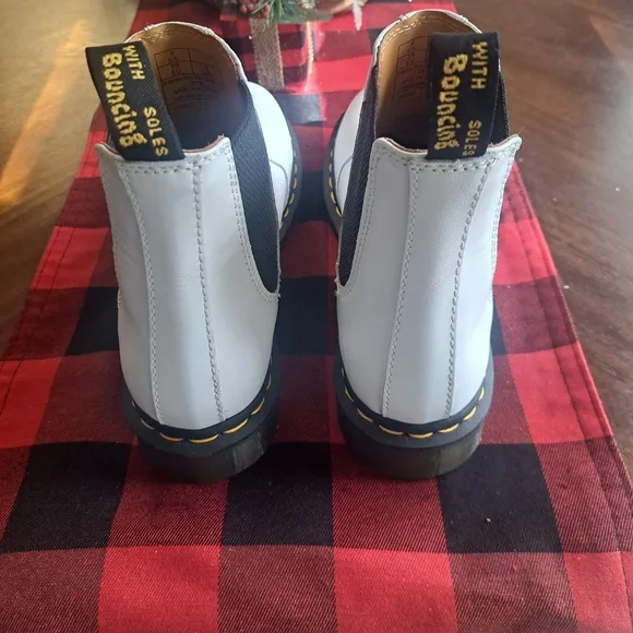 NWOB Dr. Martens White Leather Chelsea Boots