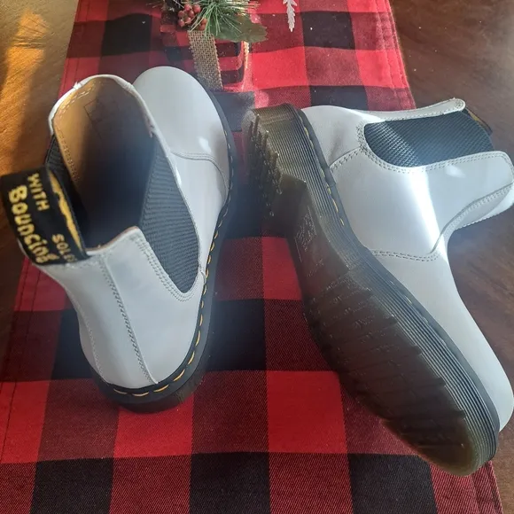 NWOB Dr. Martens White Leather Chelsea Boots