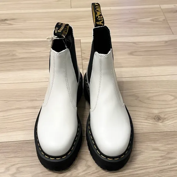 NWOB Dr. Martens Women’s 2976 Quad Platform Chelsea Boots