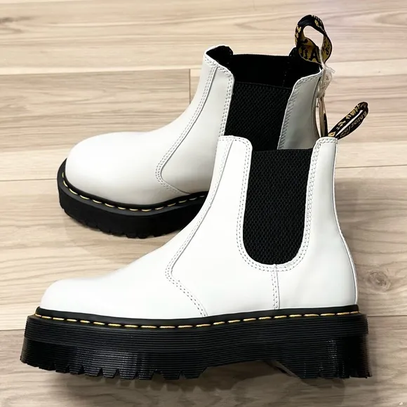 NWOB Dr. Martens Women’s 2976 Quad Platform Chelsea Boots