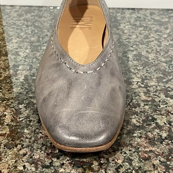 NWOB FRYE Claire women shoe flats slate blue gray Leather 6 sample oyster 488410
