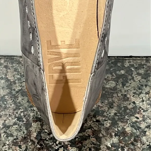 NWOB FRYE Claire women shoe flats slate blue gray Leather 6 sample oyster 488410