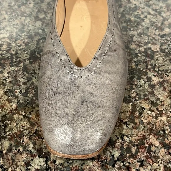 NWOB FRYE Claire women shoe flats slate blue gray Leather 6 sample oyster 488410