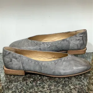 NWOB FRYE Claire women shoe flats slate blue gray Leather 6 sample oyster 488410