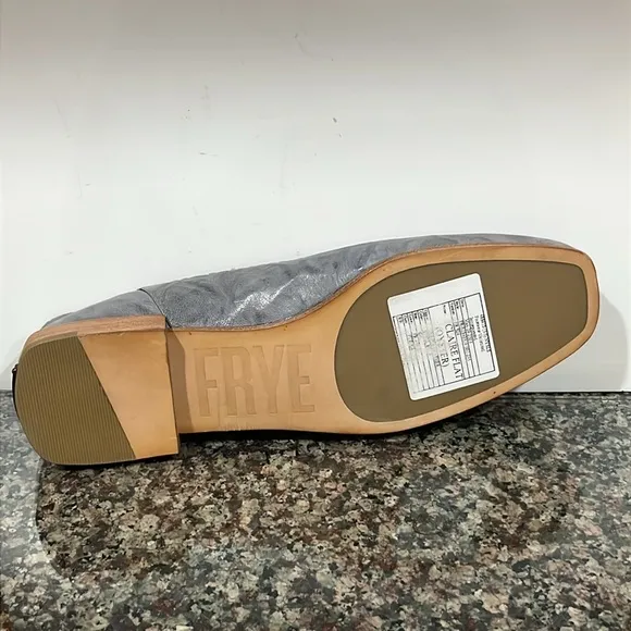 NWOB FRYE Claire women shoe flats slate blue gray Leather 6 sample oyster 488410