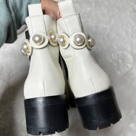 NWOB Karl Lagerfeld Paris Portia Lug Sole Chelsea Ankle Boots Bone Women’s 8