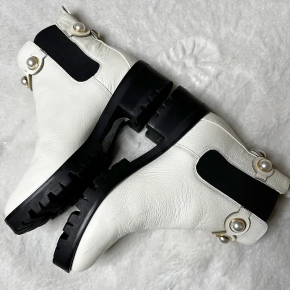 NWOB Karl Lagerfeld Paris Portia Lug Sole Chelsea Ankle Boots Bone Women’s 8
