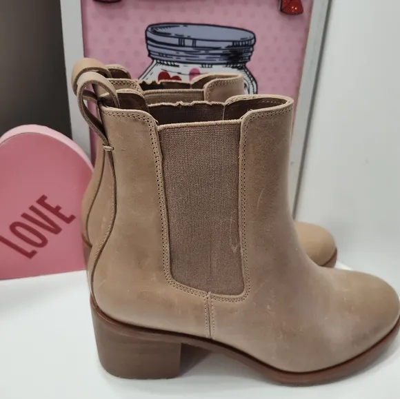 🥰NWOB Nisolo Ana Go-To Heeled Chelsea Genuine Leather Heeled Boot, Taupe, 7.5