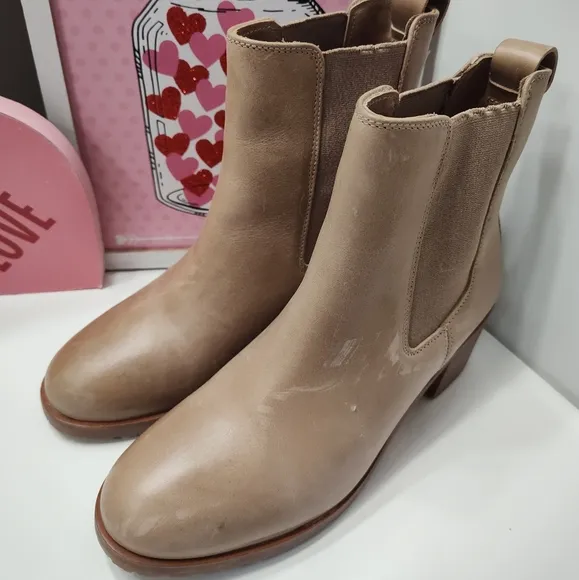 🥰NWOB Nisolo Ana Go-To Heeled Chelsea Genuine Leather Heeled Boot, Taupe, 7.5