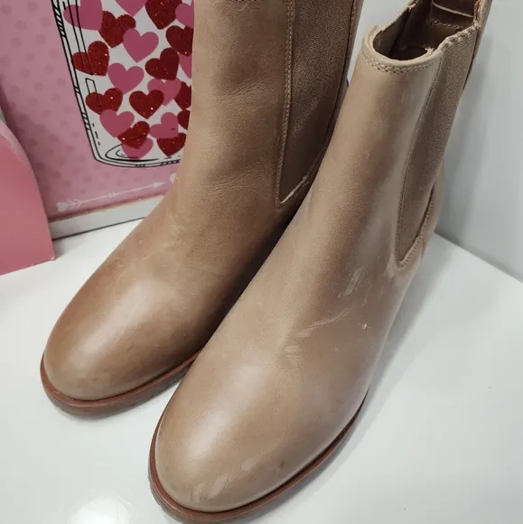 🥰NWOB Nisolo Ana Go-To Heeled Chelsea Genuine Leather Heeled Boot, Taupe, 7.5