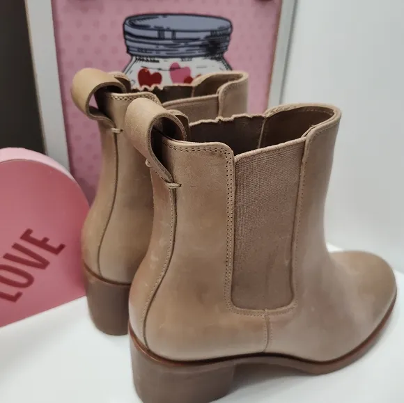 🥰NWOB Nisolo Ana Go-To Heeled Chelsea Genuine Leather Heeled Boot, Taupe, 7.5