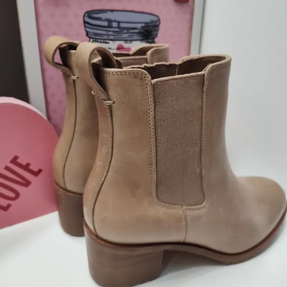 🥰NWOB Nisolo Ana Go-To Heeled Chelsea Genuine Leather Heeled Boot, Taupe, 7.5