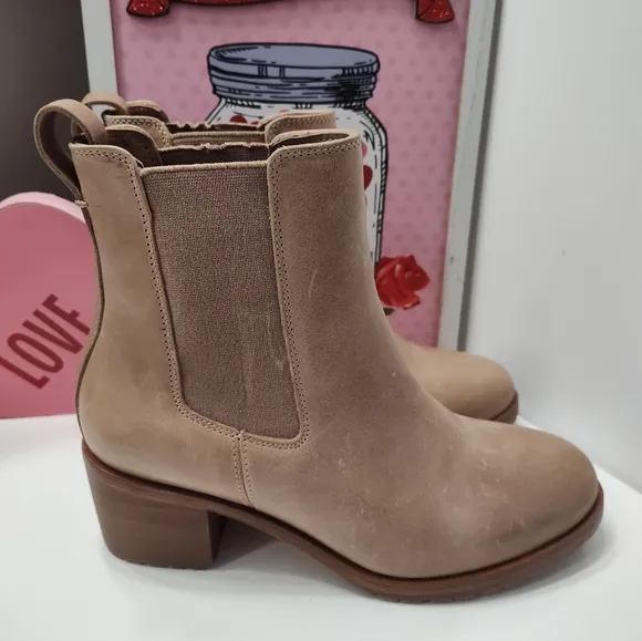 🥰NWOB Nisolo Ana Go-To Heeled Chelsea Genuine Leather Heeled Boot, Taupe, 7.5