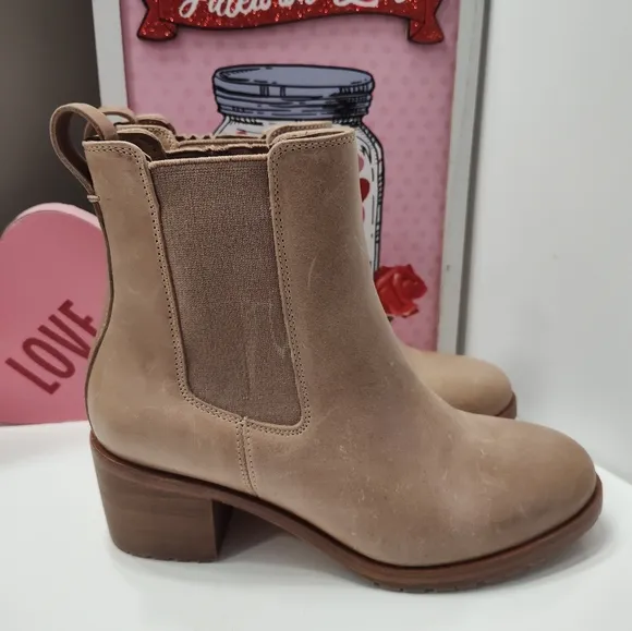 🥰NWOB Nisolo Ana Go-To Heeled Chelsea Genuine Leather Heeled Boot, Taupe, 7.5
