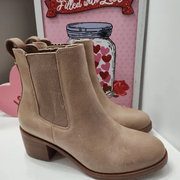 🥰NWOB Nisolo Ana Go-To Heeled Chelsea Genuine Leather Heeled Boot, Taupe, 7.5