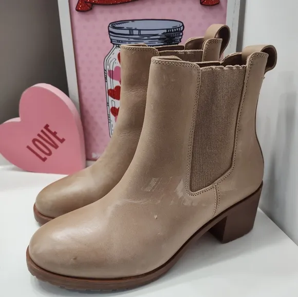 🥰NWOB Nisolo Ana Go-To Heeled Chelsea Genuine Leather Heeled Boot, Taupe, 7.5