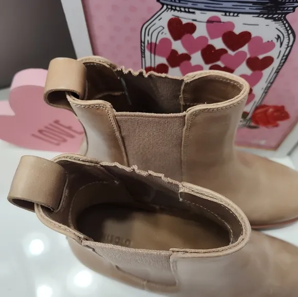 🥰NWOB Nisolo Ana Go-To Heeled Chelsea Genuine Leather Heeled Boot, Taupe, 7.5