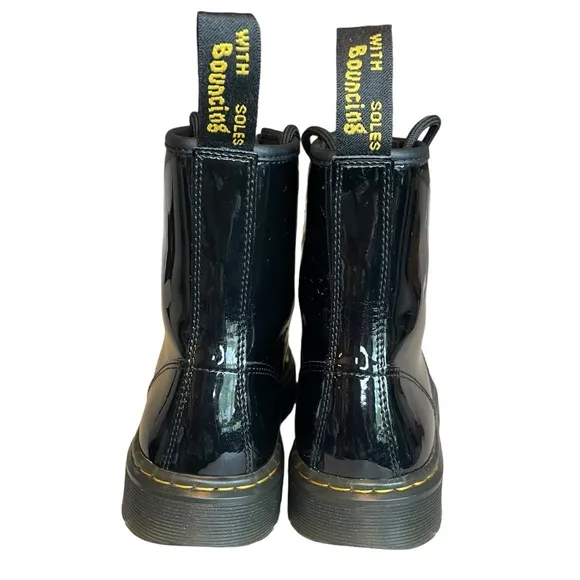 NWOB Women's Dr. Martens Black Patent Leather Combat Boots Full Lace Up Size 7