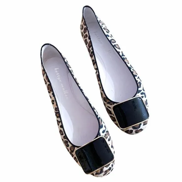 NWOB Bettye Muller Animal Print Flats